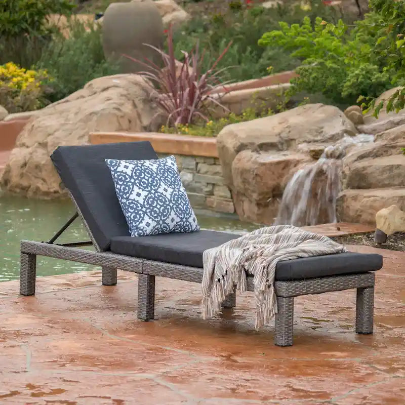 Luxury Outdoor Wicker Lounger