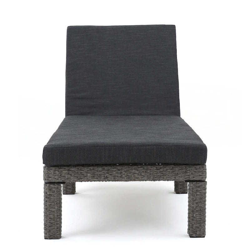 Luxury Outdoor Wicker Lounger