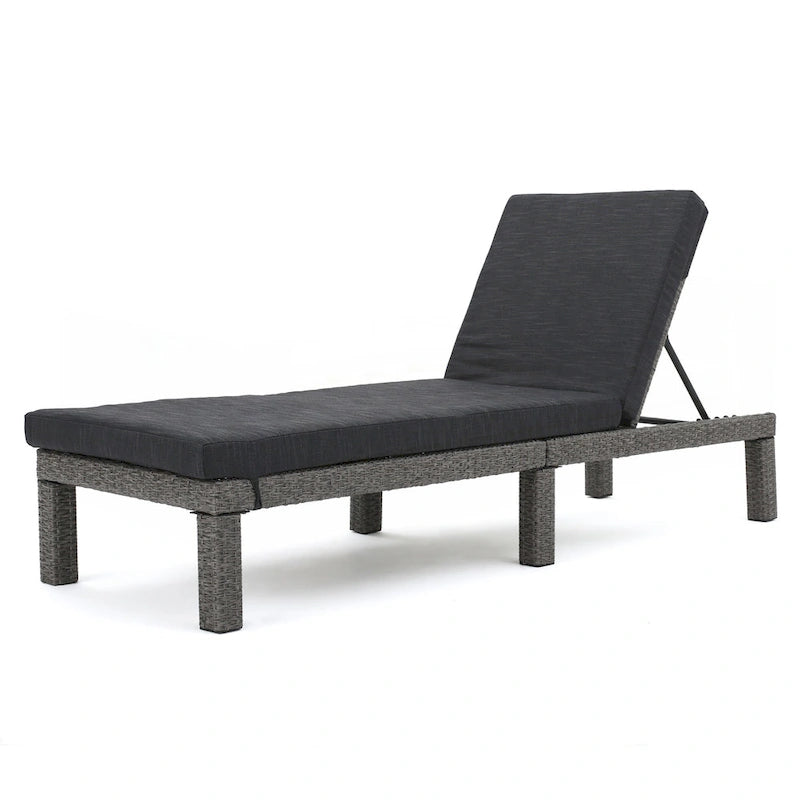 Luxury Outdoor Wicker Lounger