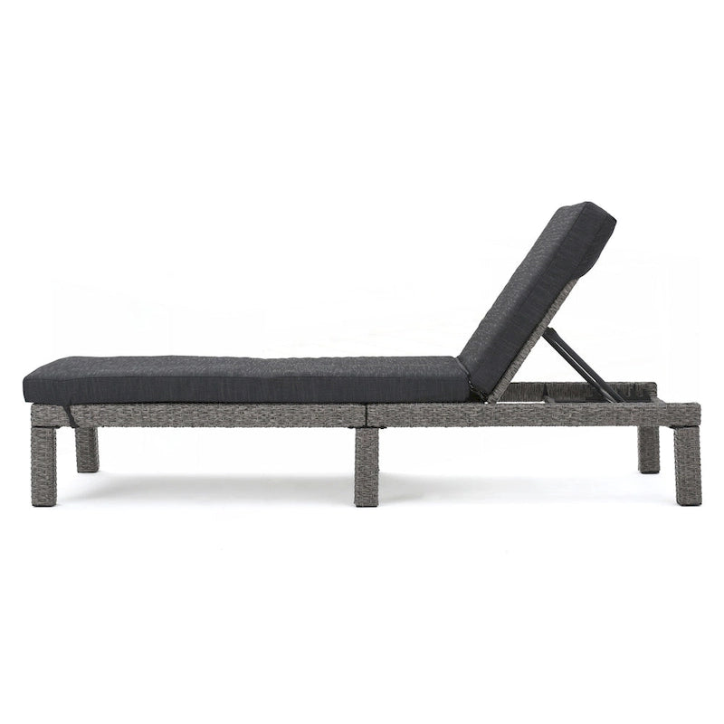 Luxury Outdoor Wicker Lounger
