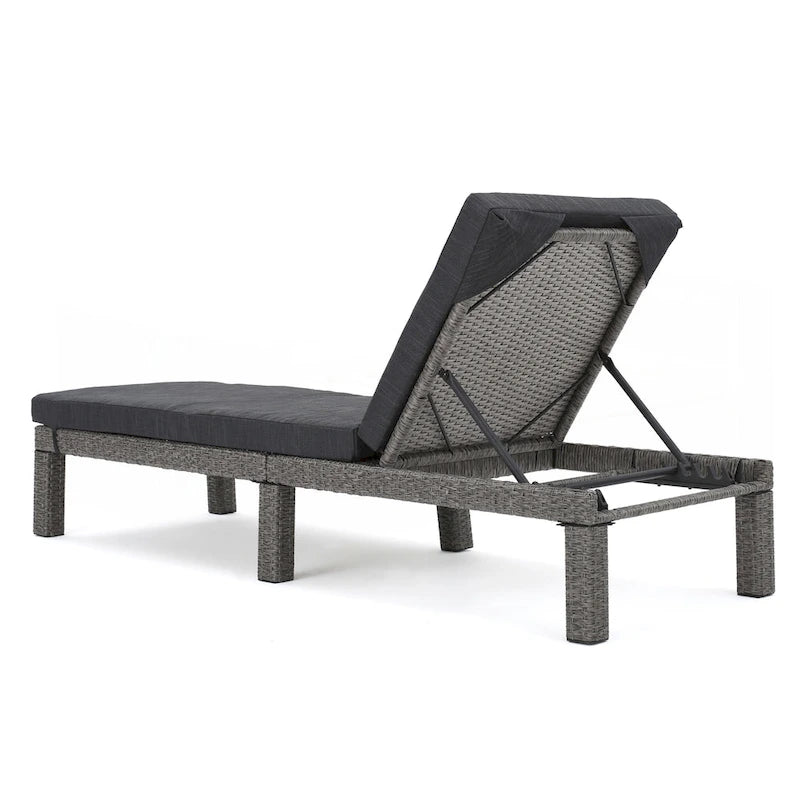 Luxury Outdoor Wicker Lounger