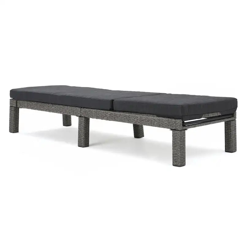 Luxury Outdoor Wicker Lounger