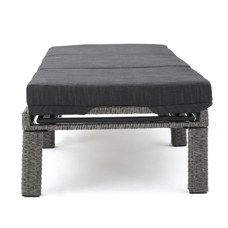 Luxury Outdoor Wicker Lounger