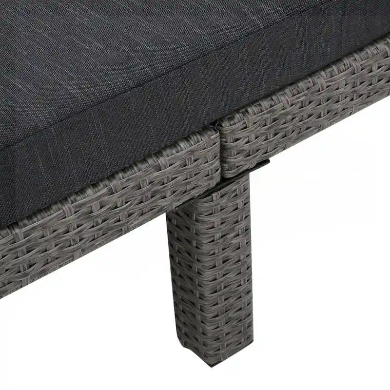 Luxury Outdoor Wicker Lounger